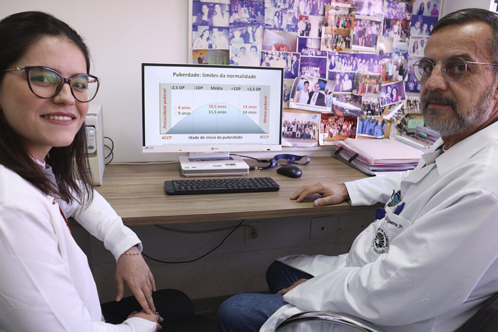 Em artigo especial para o Boletim da FCM, a médica endocrinologista pediátrica e o professor titular do Departamento de Pediatria da FCM, Laura Teixeira Coimbra e Gil Guerra-Júnior, abordam a puberdade precoce como uma nova epidemia do século 21. A foto foi realizada no Ambulatório de Pediatria do Hospital de Clínicas da Unicamp/Foto: Marcelo Oliveira