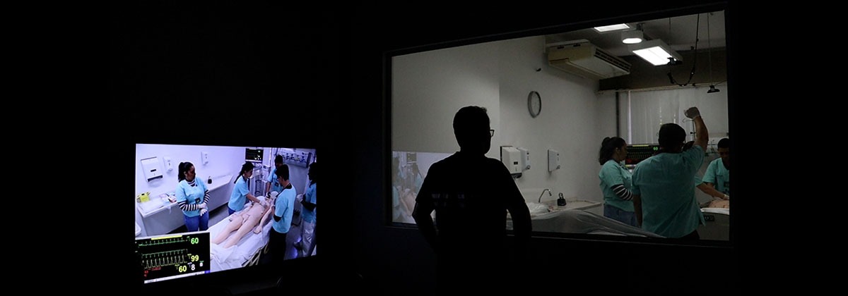 Campeonato inédito em Simulação de Emergência e Trauma reúne estudantes de diversos países na FCM