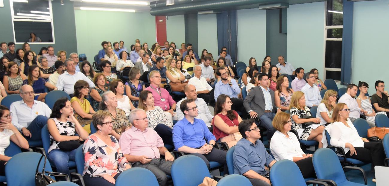 2018 - CERIMÔNIA DE FORMATURA DOS RESIDENTES DO DEPARTAMENTO DE PEDIATRIA (2)