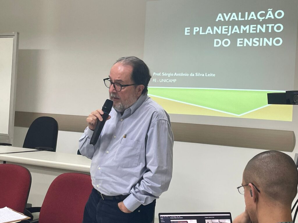 Saúde Coletiva o Meio Dia discute avaliação e planejamento de ensino na educação médica