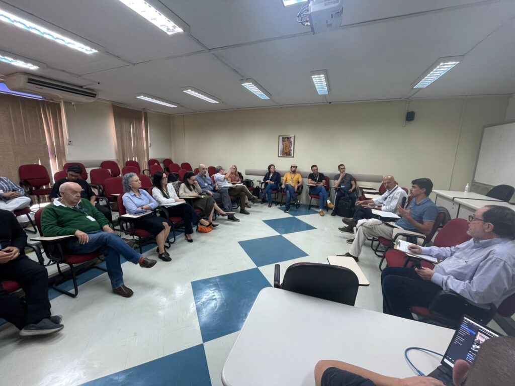 Saúde Coletiva o Meio Dia discute avaliação e planejamento de ensino na educação médica