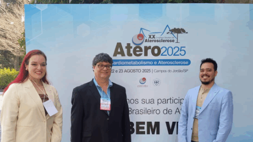 Eduarda Minin, premiada na pesquisa básica; Roberto Schreiber, coorientador; e Renan Yamaguti, coautor do trabalho