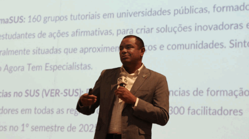 Jerzey Timoteo Ribeiro Santos, secretário adjunto de Gestão do Trabalho e da Educação na Saúde do Ministério da Saúde foi o convidado de honra da programação do CoMAU 2025, tradicional evento organizado pelo Diretório Científico Adolfo Lutz/Foto: Marcelo Oliveira
