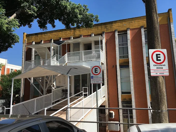 frente da policlinica
